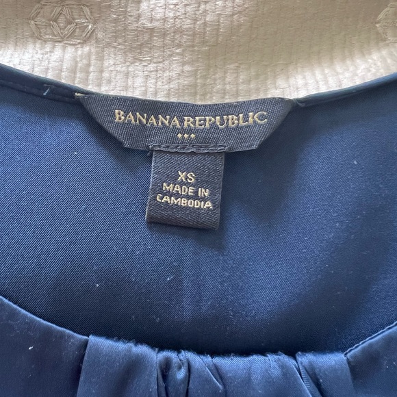 Banana Republic silk-like blue blouse - Picture 2 of 4